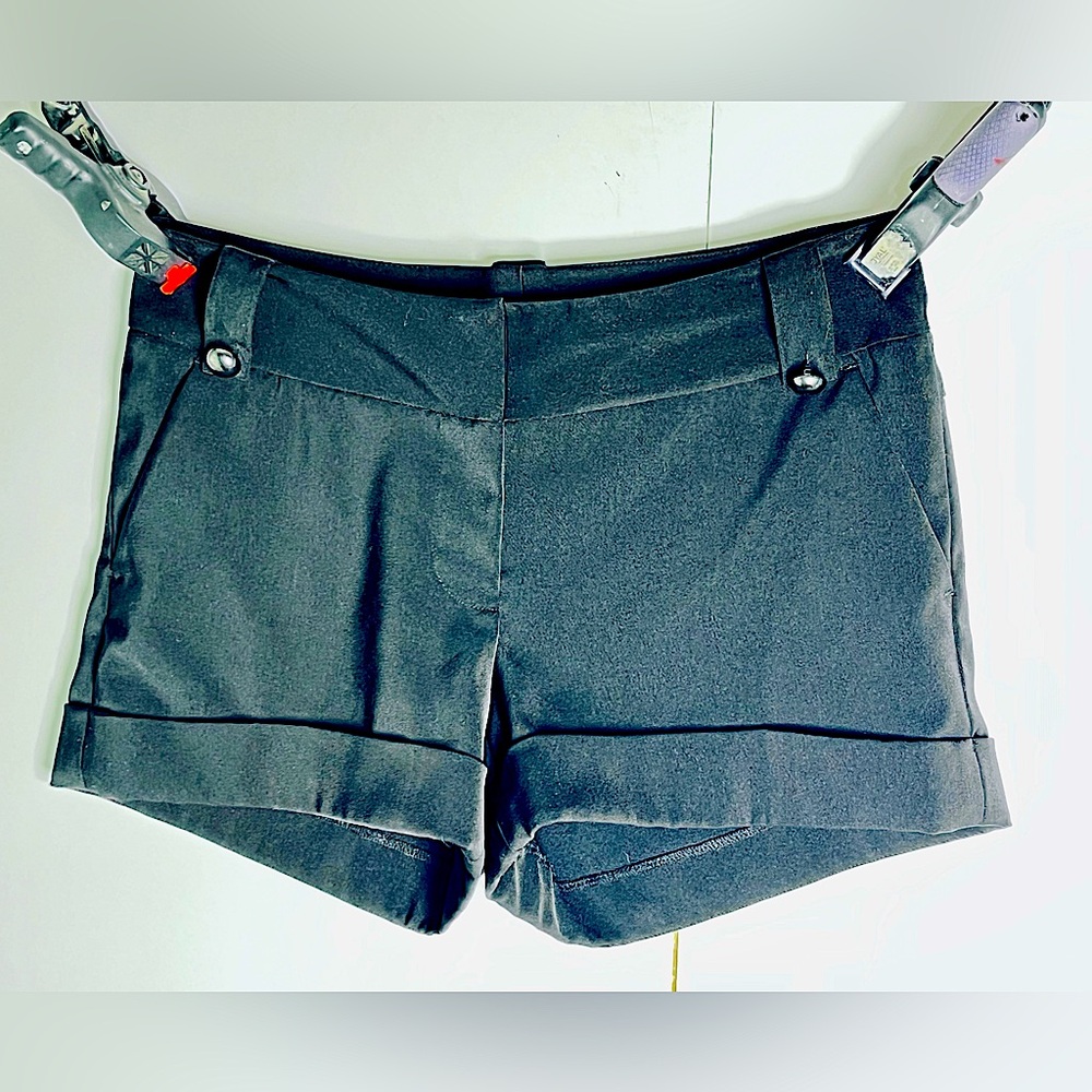 Kensie Girl, Black Stretchy Shorts in size 3.